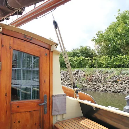 Boat And Breakfast Hotel Strijensas Exterior photo