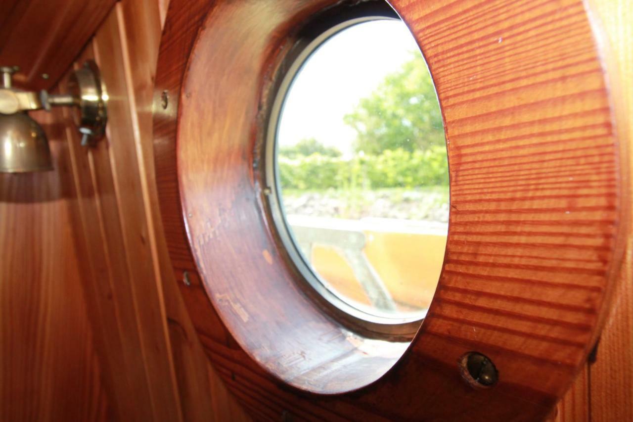 Botel Boat And Breakfast *