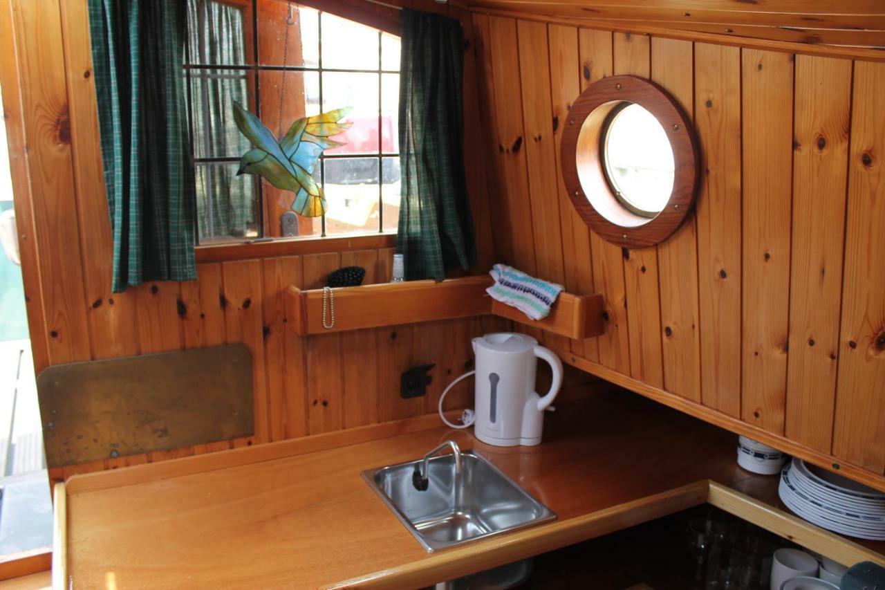 Botel Boat And Breakfast *