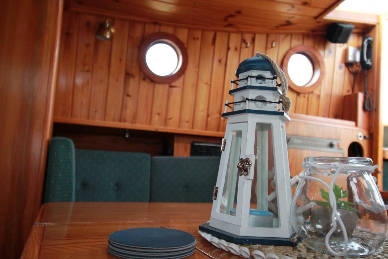 Boat And Breakfast * Strijensas